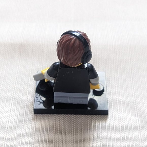 LEGO Minifigure Video Game Guy Gamer - Picture 3 of 4